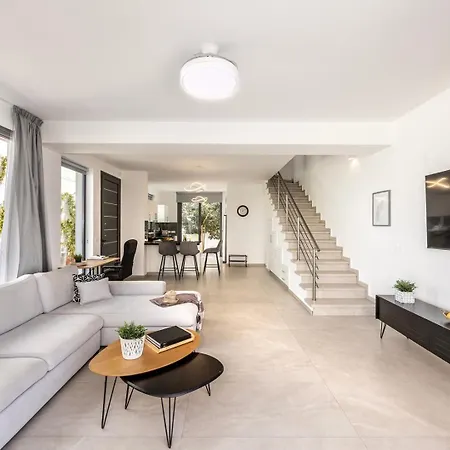 Seaside Emerald Paralimni