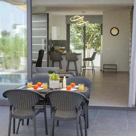 Seaside Emerald Paralímni