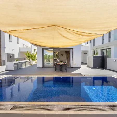 Seaside Emerald * Paralímni