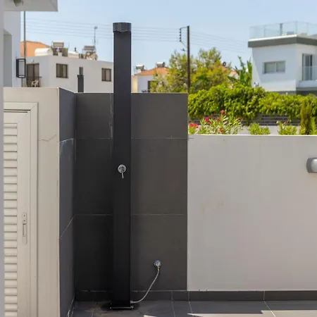 Seaside Emerald Paralímni