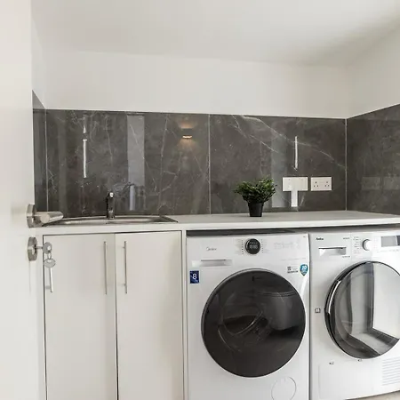 Seaside Emerald Paralímni