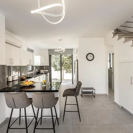 Seaside Emerald Paralimni