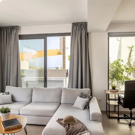 Seaside Emerald * Paralímni