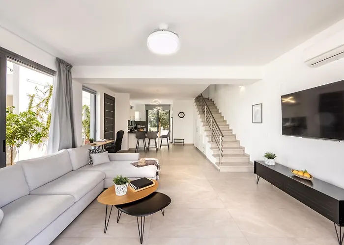 Seaside Emerald Paralimni