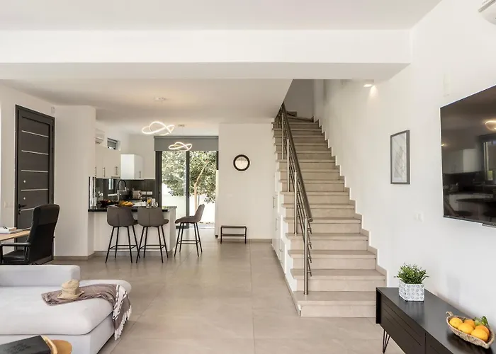 Seaside Emerald * Paralimni