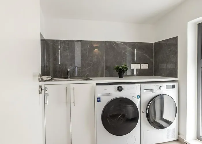 Seaside Emerald Paralimni