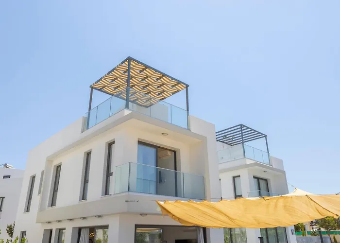 Seaside Emerald Παραλίμνι